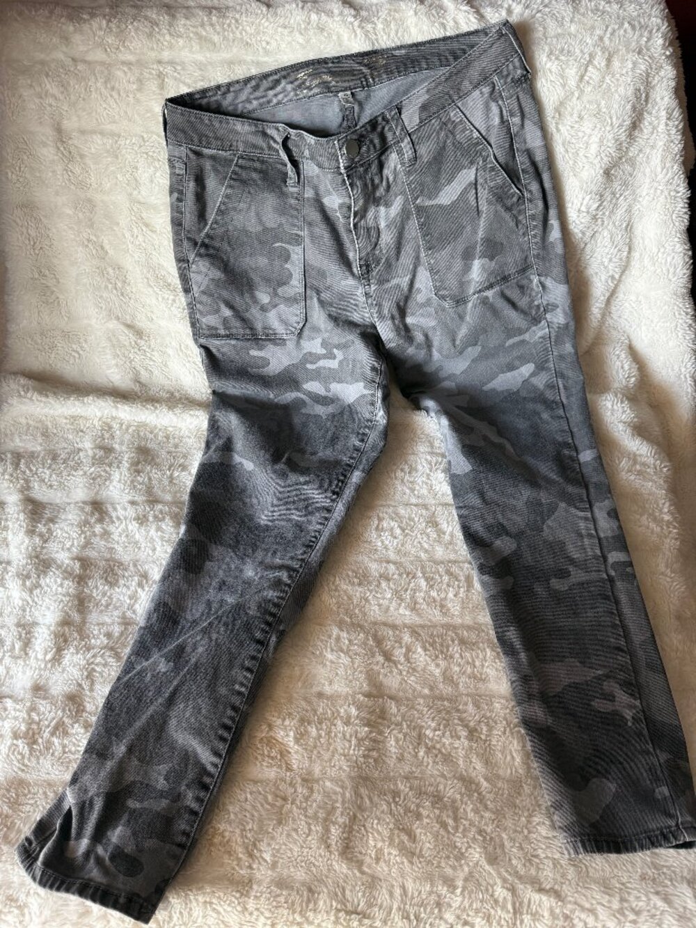 Seven7 Dark Camo Jeans Women's Size 12